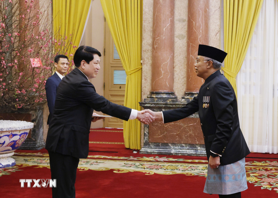 Chủ tịch nước Lương Cường tiếp Đại sứ Cộng hòa Indonesia Adam Mulawarman Tugio đến trình Quốc thư nhận nhiệm vụ tại Việt Nam. (Ảnh: Lâm Khánh/TTXVN)