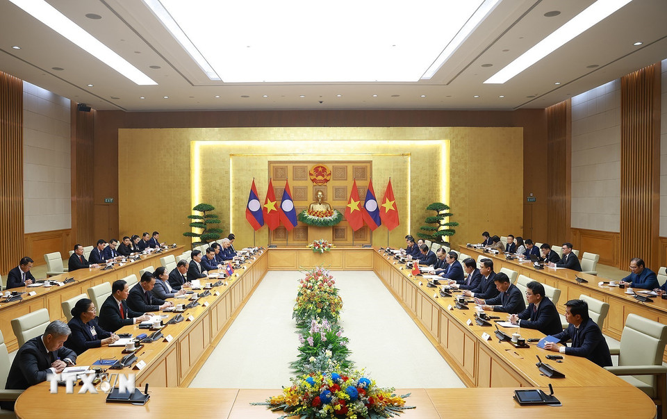 Thủ tướng Phạm Minh Chính hội kiến Tổng Bí thư, Chủ tịch nước Lào Thongloun Sisoulith. (Ảnh: Dương Giang/TTXVN)