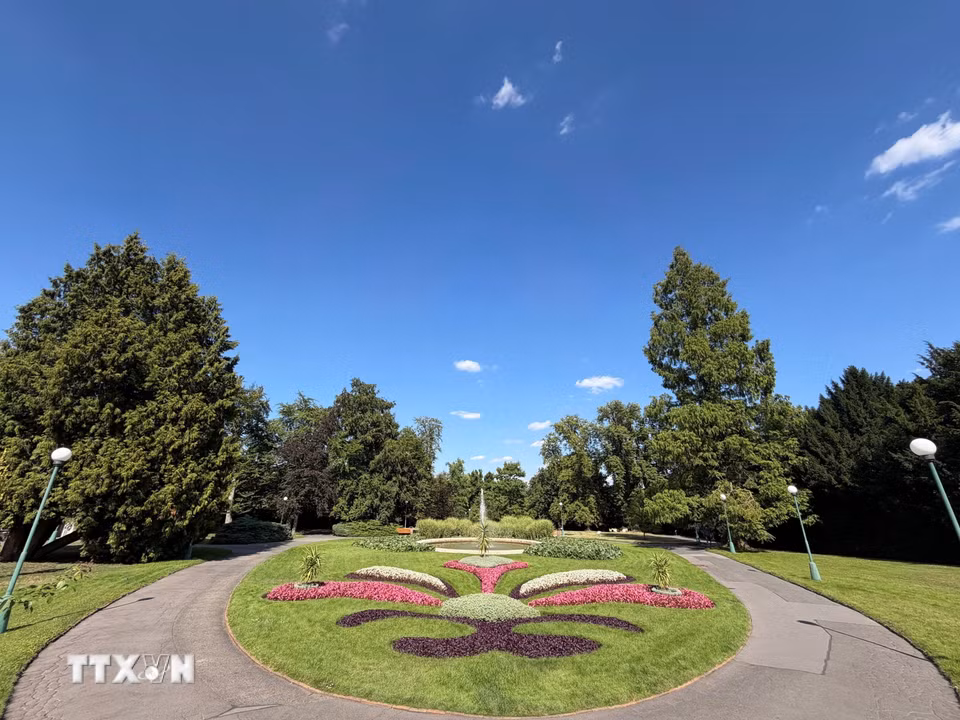 Khu vườn Hoàng gia (Královská zahrada) nằm ở phía Bắc Quần thể lâu đài Prague. (Ảnh: Trần Hòa/TTXVN)