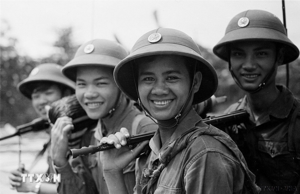 Những chiến sỹ bộ đội thông tin Quảng Ngãi lập chiến công xuất sắc trong chiến dịch đại thắng mùa xuân năm 1975. (Ảnh: TTXVN)