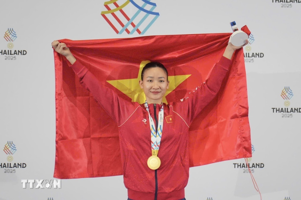 Vận động viên Hoàng Thị Mỹ Tâm thi đấu xuất sắc, giành huy chương Vàng ở hạng cân 61 kg nữ. (Ảnh: TTXVN phát)