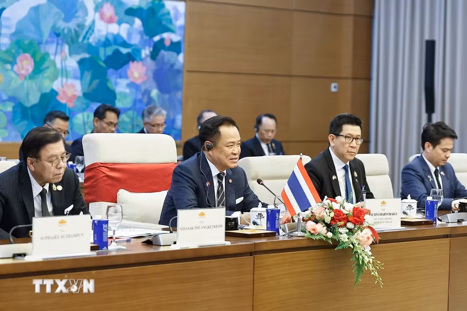 Thủ tướng Thái Lan Anutin Charnvirakul phát biểu tại cuộc hội kiến Chủ tịch Quốc hội Trần Thanh Mẫn. (Ảnh: Doãn Tấn/TTXVN)