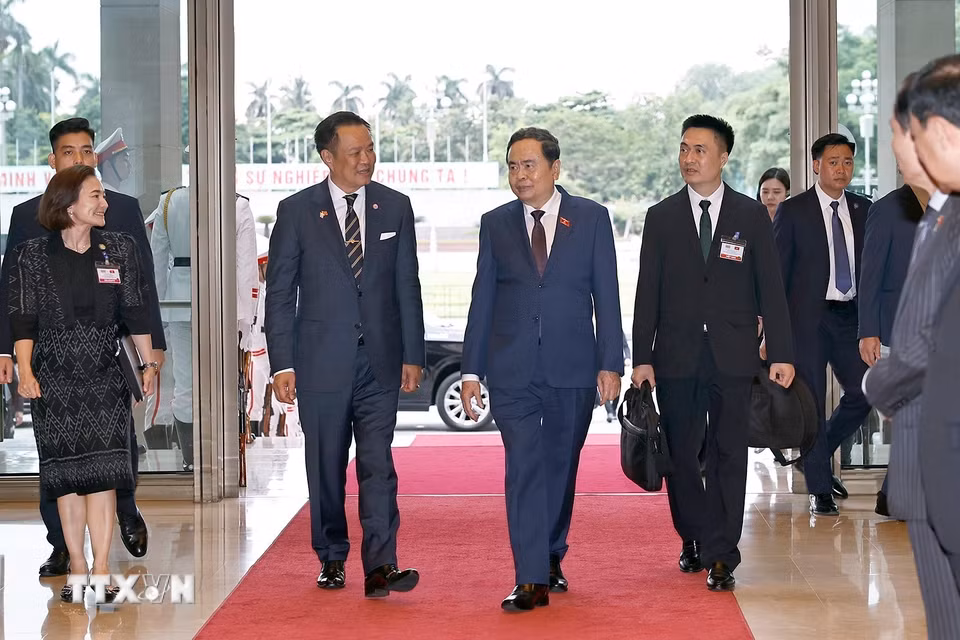 Chủ tịch Quốc hội Trần Thanh Mẫn đón Thủ tướng Thái Lan Anutin Charnvirakul. (Ảnh: Doãn Tấn/TTXVN)