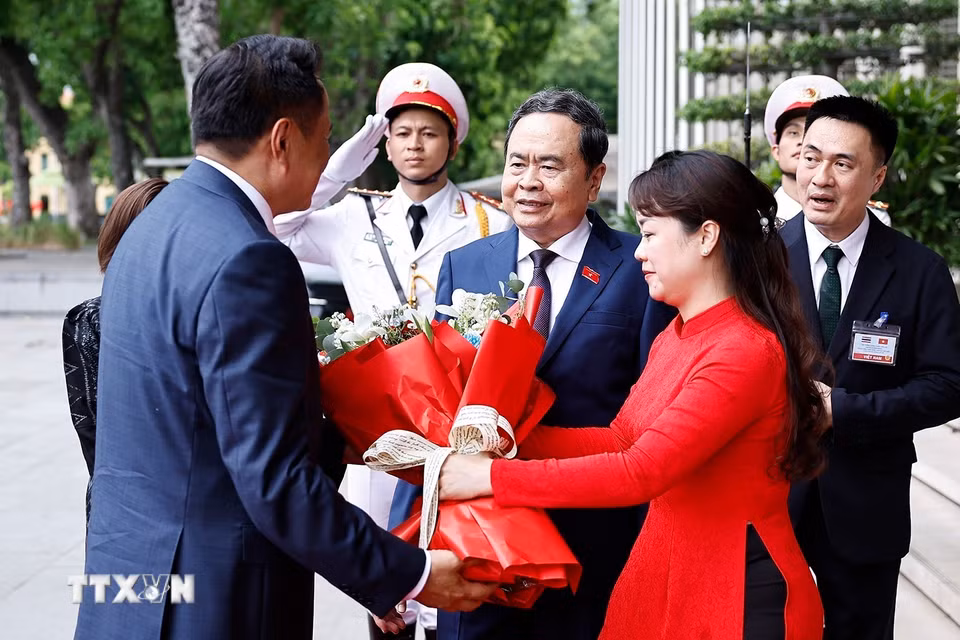 Chủ tịch Quốc hội Trần Thanh Mẫn đón Thủ tướng Thái Lan Anutin Charnvirakul. (Ảnh: Doãn Tấn/TTXVN)