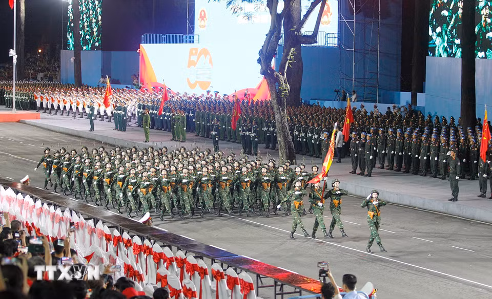 Các khối của Lực lượng Quân đội nhân dân tham gia sơ duyệt lễ diễu binh, diễu hành kỷ niệm 50 năm Ngày Giải phóng miền Nam thống nhất đất nước. (Ảnh: Thanh Vũ/TTXVN)