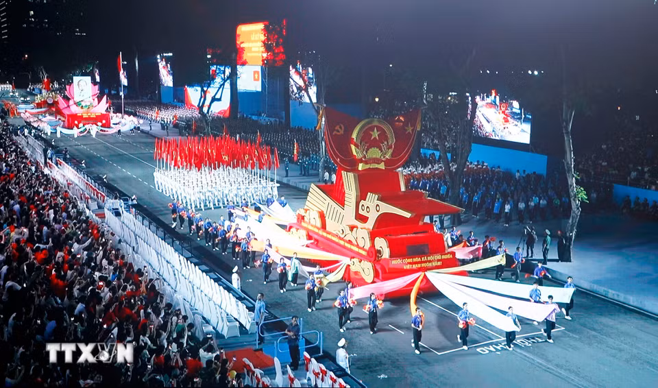Nghi thức diễu binh, diễu hành tại lễ sơ duyệt kỷ niệm 50 năm Ngày Giải phóng miền Nam thống nhất đất nước. (Ảnh: Thanh Vũ/TTXVN)