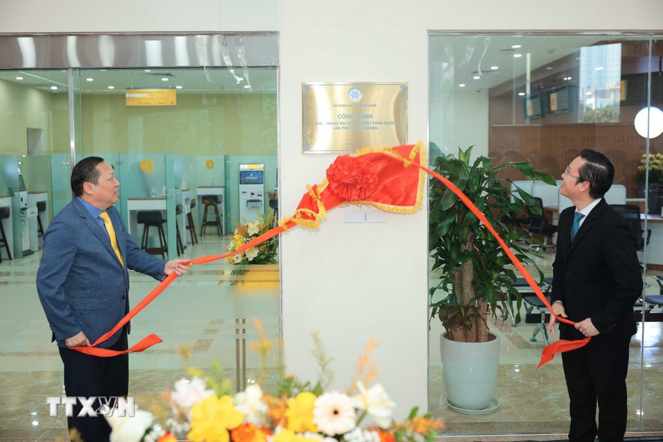 Sáng 19/12/2025, tại xã Tu Bông, Ủy ban Nhân dân tỉnh Khánh Hòa tổ chức Lễ khởi công Dự án Khu tái định cư Vạn Thắng giai đoạn 1, công trình trọng điểm chào mừng Đại hội đại biểu toàn quốc lần thứ XIV của Đảng. Dự án có tổng vốn đầu tư hơn 1.385 tỷ đồng, triển khai trên diện tích hơn 70 ha, góp phần ổn định đời sống người dân và thúc đẩy phát triển kinh tế-xã hội địa phương. (Ảnh: Đặng Tuấn/TTXVN)