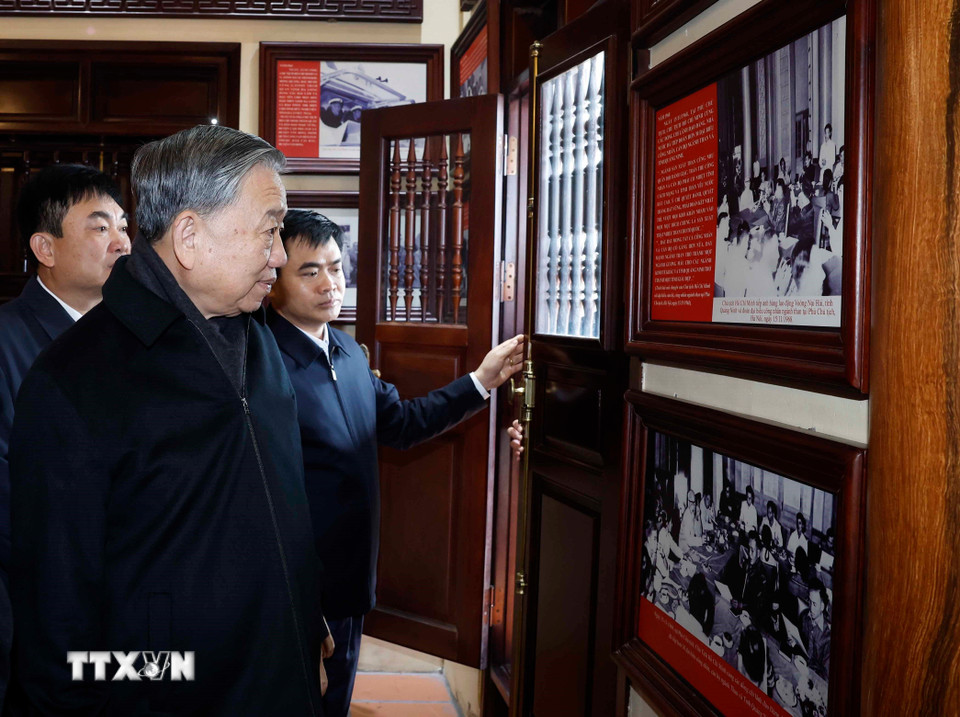Tổng Bí thư Tô Lâm thăm Nhà lưu niệm Chủ tịch Hồ Chí Minh tại Di tích lịch sử quốc gia Địa điểm lưu niệm Bác Hồ về thăm mỏ Đèo Nai tại phường Cẩm Phả, tỉnh Quảng Ninh. (Ảnh: Thống Nhất/TTXVN)