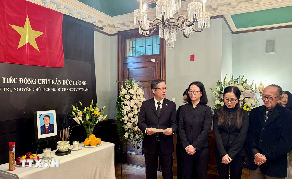 Đại sứ Việt Nam tại Canada Phạm Vinh Quang đọc Điếu văn. (Ảnh: Thanh Hải/TTXVN)