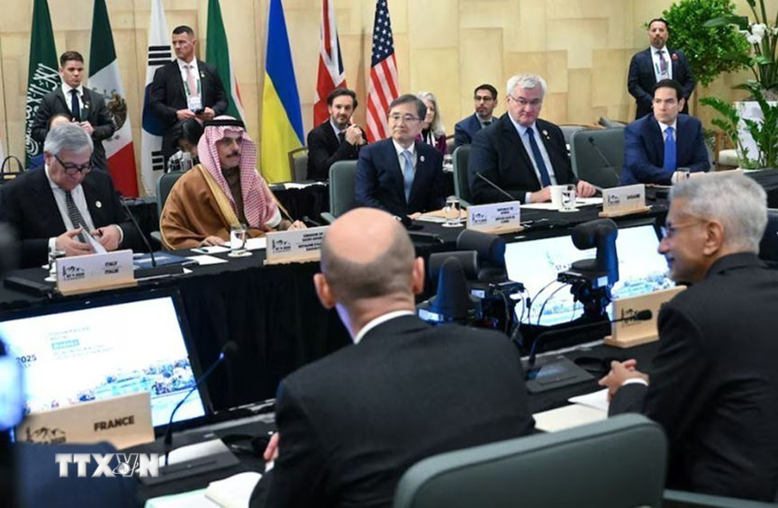 Ngày 12/11/2025, Ngoại trưởng Nhóm các nước công nghiệp phát triển (G7) đã ra tuyên bố chung, kêu gọi thiết lập ngừng bắn ngay lập tức tại Ukraine, đồng thời bày tỏ quan ngại sâu sắc trước tình trạng bạo lực leo thang tại Sudan và những diễn biến an ninh tại khu vực châu Á-Thái Bình Dương. (Ảnh: Reuters/TTXVN)