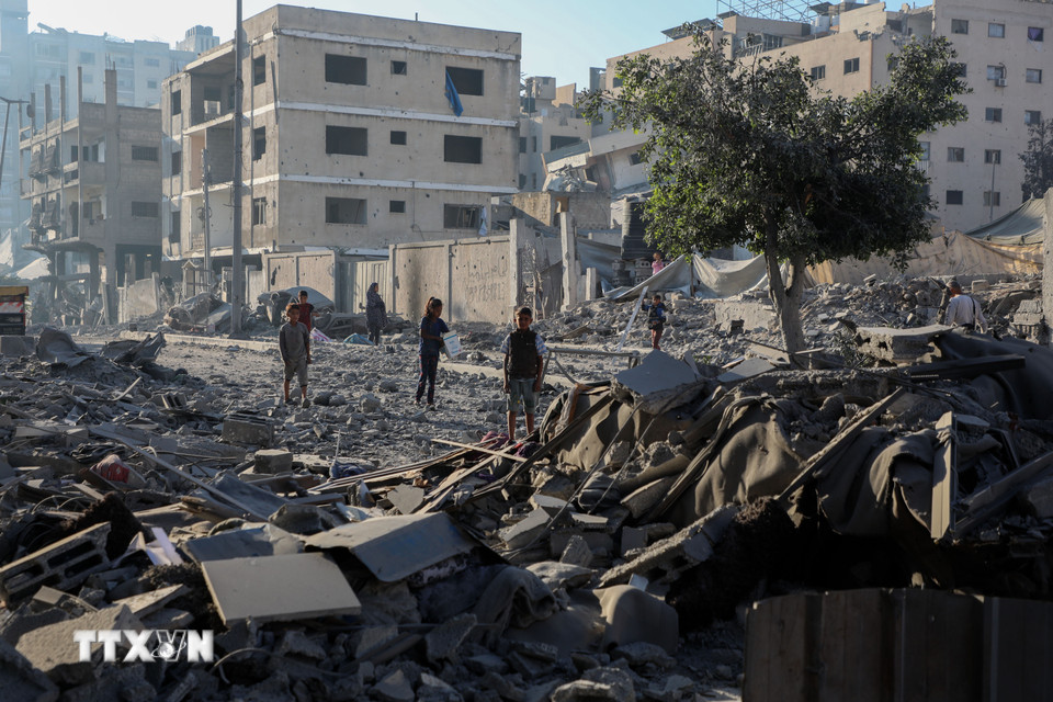 Tòa nhà bị phá huỷ trong xung đột tại phía Tây thành phố Gaza. (Ảnh: THX/TTXVN)