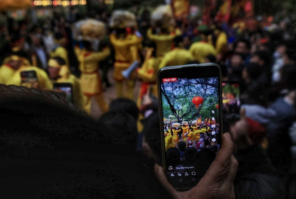 Hình ảnh khai hội được người dân chia sẻ trực tiếp lên các nền tảng xã hội. (Ảnh: Tuấn Anh/TTXVN)