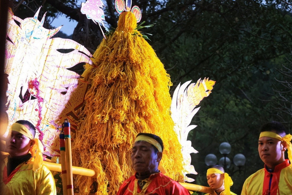 Lộc hoa tre cúng tiến trong ngày khai hội. (Ảnh: Tuấn Anh/TTXVN)