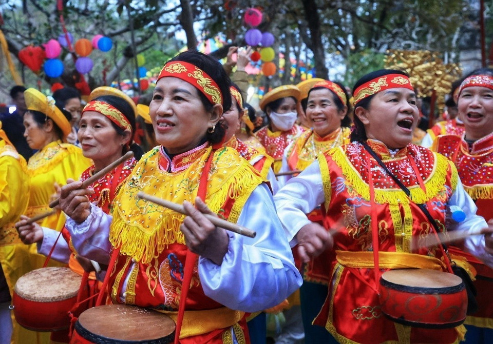 Đội kèn trống của các thôn tham gia lễ hội. (Ảnh: Tuấn Anh/\TTXVN)