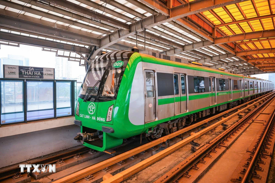 Tàu chuyến Cát Linh-Hà Đông. (Ảnh: Hoàng Hiếu/TTXVN)