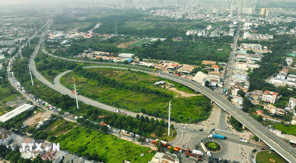 Nút giao An Phú với đường cao tốc Long Thành - Dầu Giây, phường An Phú, thành phố Thủ Đức. (Ảnh: Vũ Sinh/TTXVN)