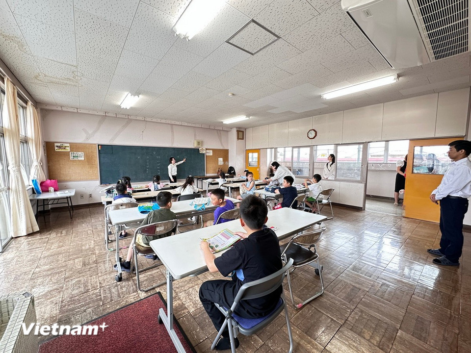 Mỗi lớp tiếng Việt tại Gunma luôn có một giáo viên chính cùng với một hoặc hai trợ giảng hỗ trợ. (Ảnh: Nguyễn Tuyến/Vietnam+)