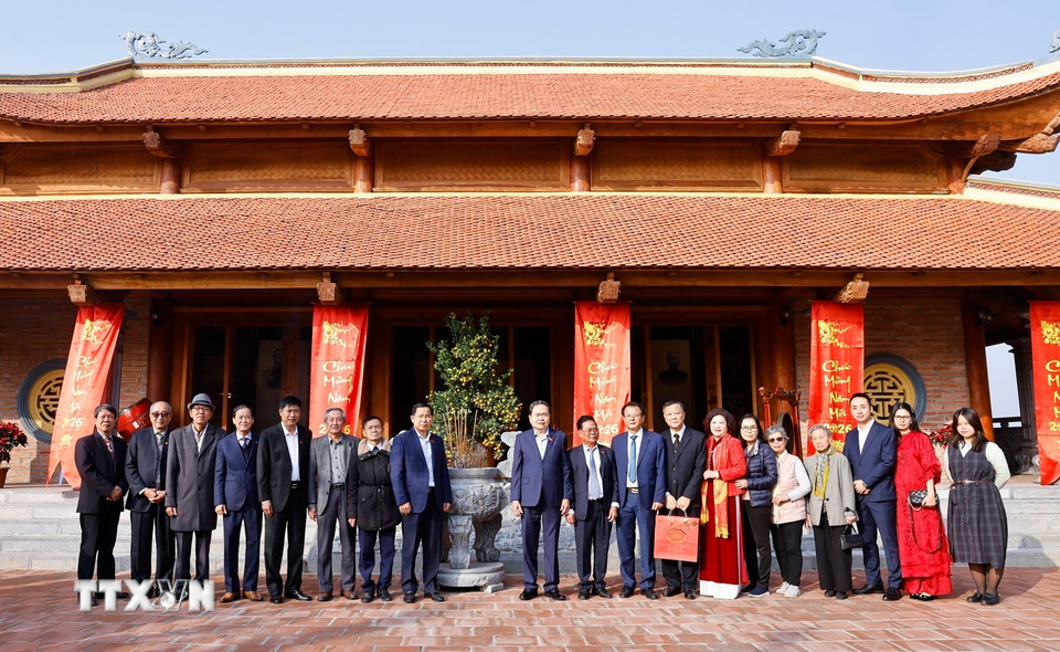 Chủ tịch Quốc hội Trần Thanh Mẫn với đại biểu. (Ảnh: Doãn Tấn/TTXVN)