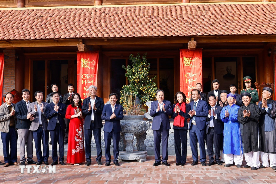 Chủ tịch Quốc hội Trần Thanh Mẫn với đại biểu. (Ảnh: Doãn Tấn/TTXVN)