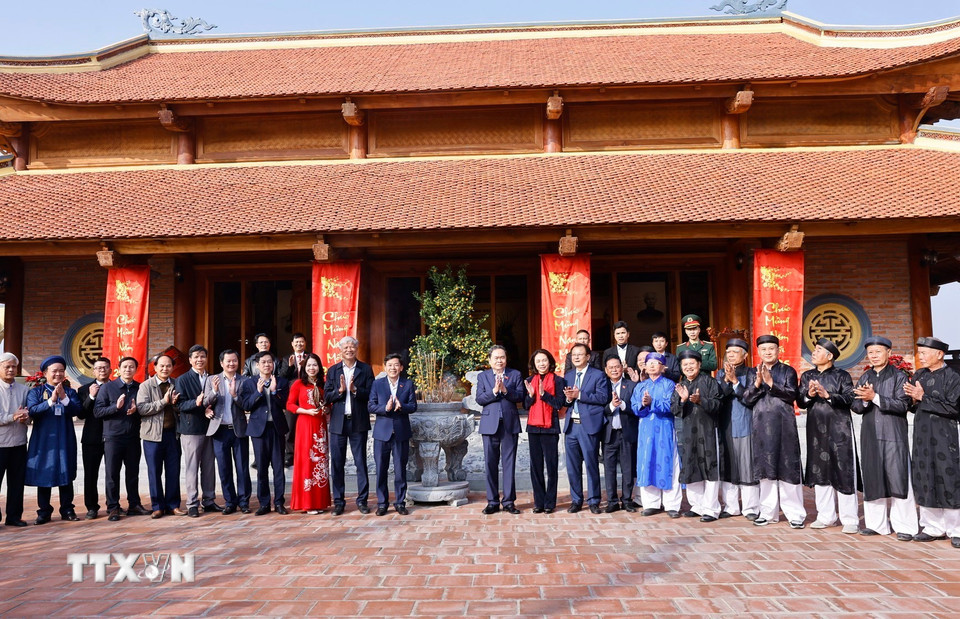 Chủ tịch Quốc hội Trần Thanh Mẫn với đại biểu. (Ảnh: Doãn Tấn/TTXVN)