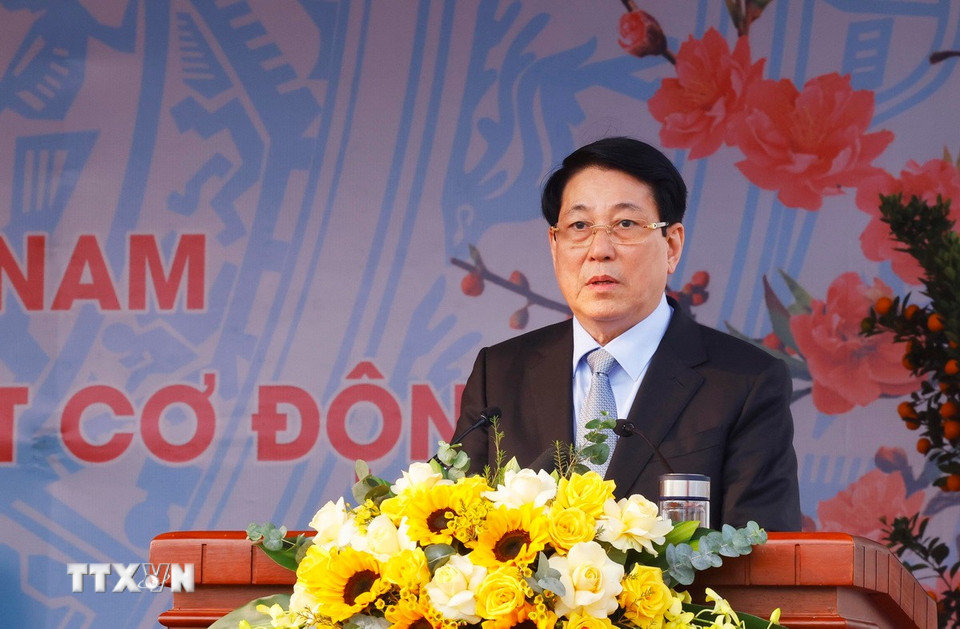 Chủ tịch nước Lương Cường chúc Tết cán bộ, chiến sỹ Bộ Tư lệnh Cảnh sát Cơ động (Bộ Công an). (Ảnh: Lâm Khánh/TTXVN)