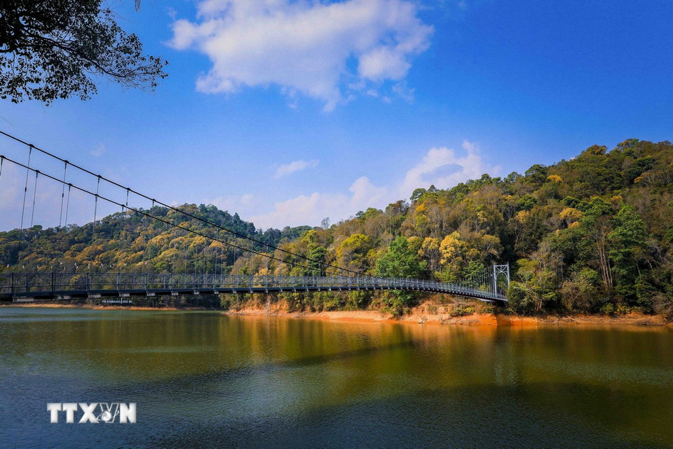 Pá Khoang là hồ chứa nước lớn nhất tỉnh Điện Biên với dung tích thiết kế hơn 40 triệu m3, nằm ở độ cao gần 900m so với mực nước biển, trải dài trên địa bàn 2 xã Pá Khoang và Mường Phăng (thành phố Điện Biên Phủ, tỉnh Điện Biên). (Ảnh: Xuân Tư/TTXVN)