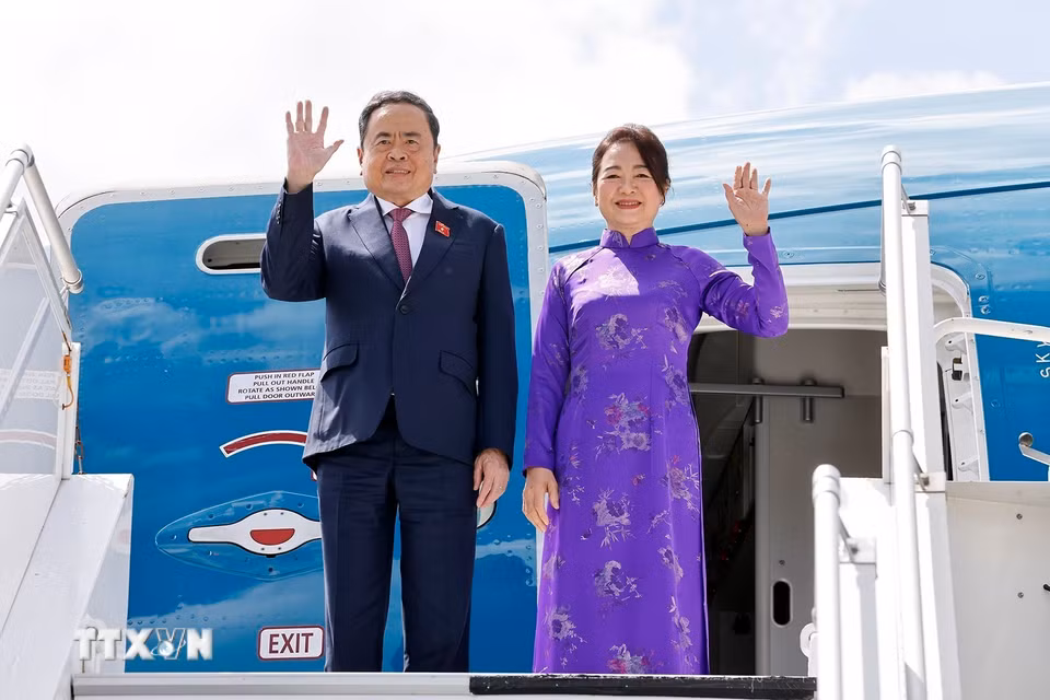 Chủ tịch Quốc hội Trần Thanh Mẫn và Phu nhân đến Geneva, Thụy Sĩ. (Ảnh: Doãn Tấn/TTXVN)