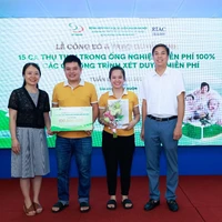 Anh Nho và chị Ngọ phấn khởi khi là một trong 10 gia đình may mắn nhận được gói hỗ trợ miễn phí 100% chi phí thực hiện IVF năm 2024. (Ảnh: PV/Vietnam+)