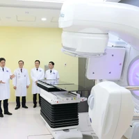 Bệnh viện K đưa vào hoạt động 2 hệ thống máy xạ trị cùng gần 100 trang thiết bị hiện đại. (Ảnh: PV/Vietnam+)