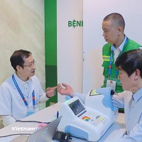 Các bác sỹ, điều dưỡng đều sẵn sàng trong mọi tình huống. (Ảnh: Vũ Kiểm/Vietnam+)