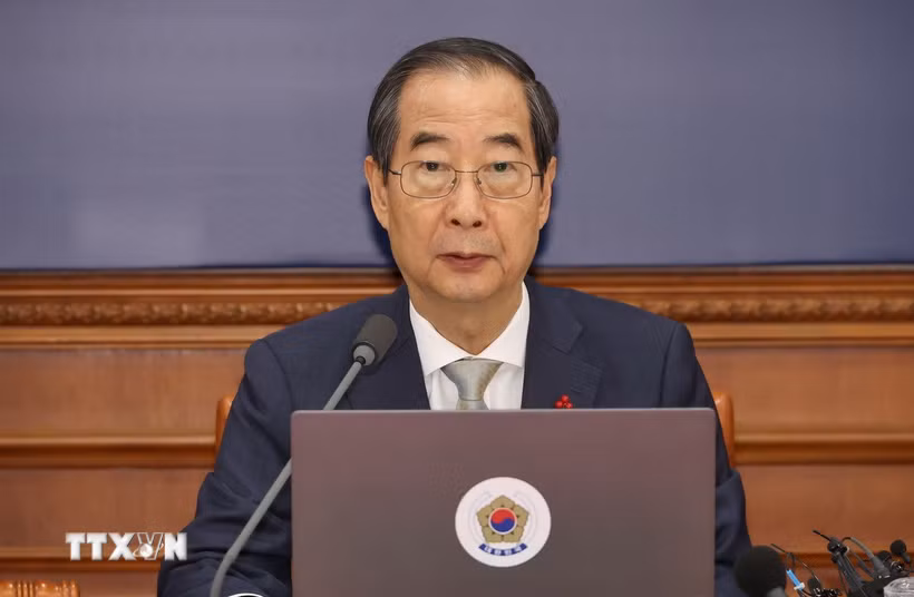 Ông Han Duck Soo tại cuộc họp nội các ở Seoul ngày 14/12/2024. Ảnh: Yonhap/TTXVN