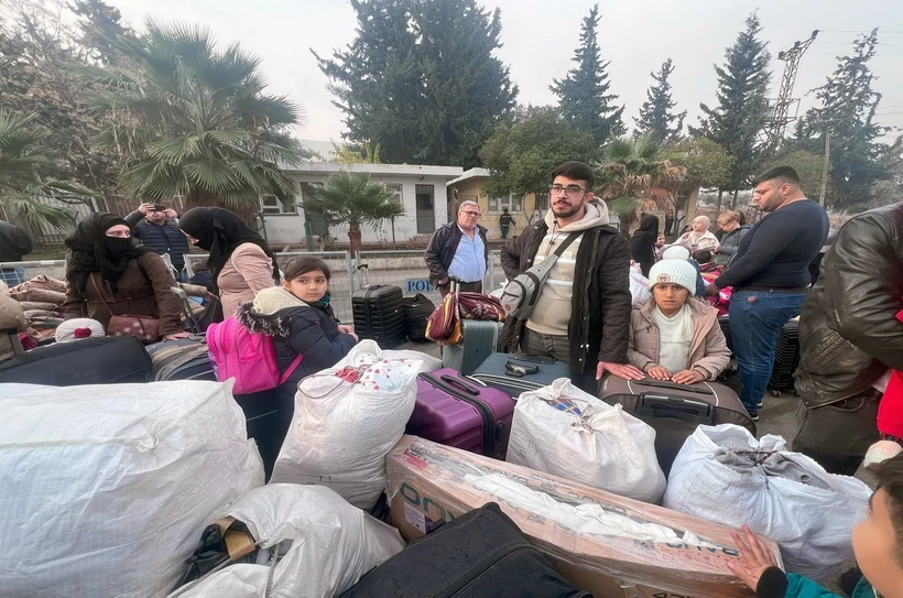 Người dân Syria trở về quê hương từ cửa khẩu Cilvegozu ở Hatay, Thổ Nhĩ Kỳ, ngày 12/12/2024. (Ảnh: THX/TTXVN)