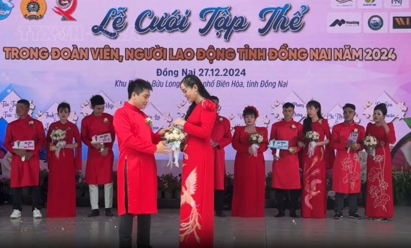 Lễ cưới tập thể cho công nhân có hoàn cảnh khó khăn ở Đồng Nai (TTXVN phát)