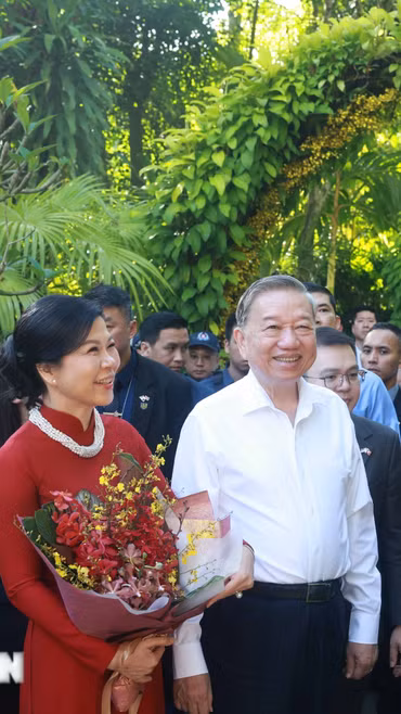 Tổng Bí thư Tô Lâm và Phu nhân cùng Thủ tướng Singapore Lawrence Wong dự Lễ đặt tên hoa lan tại Vườn thực vật quốc gia Singapore (12/3/2025). (Ảnh: Thống Nhất/TTXVN)
