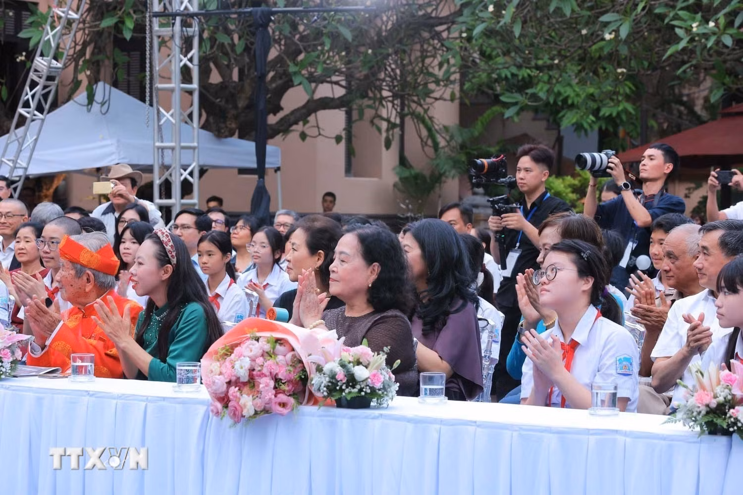 ttxvn-le-trao-giai-thuong-de-men-lan-thu-7-10.jpg