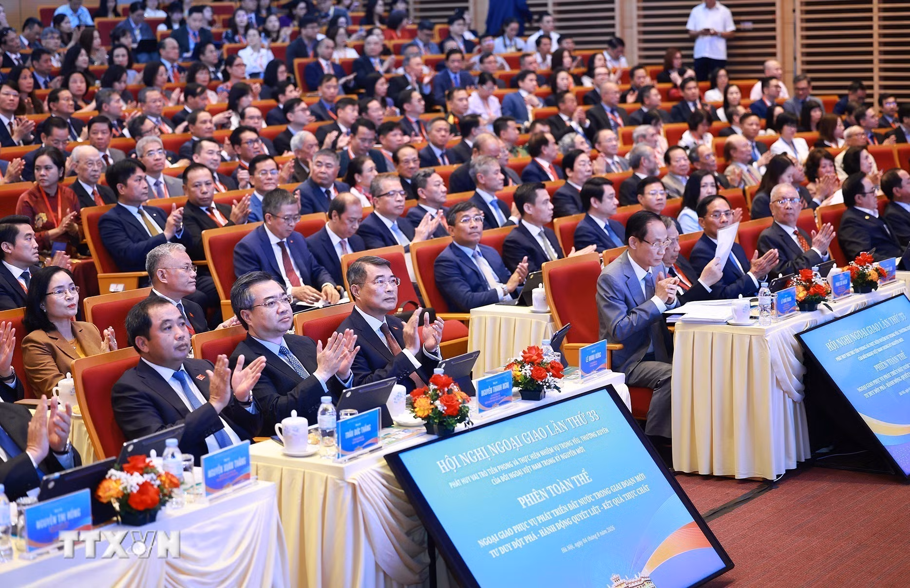 ttxvn-thu-tuong-le-minh-hung-du-phien-toan-the-hoi-nghi-ngoai-giao-lan-thu-33-6.jpg
