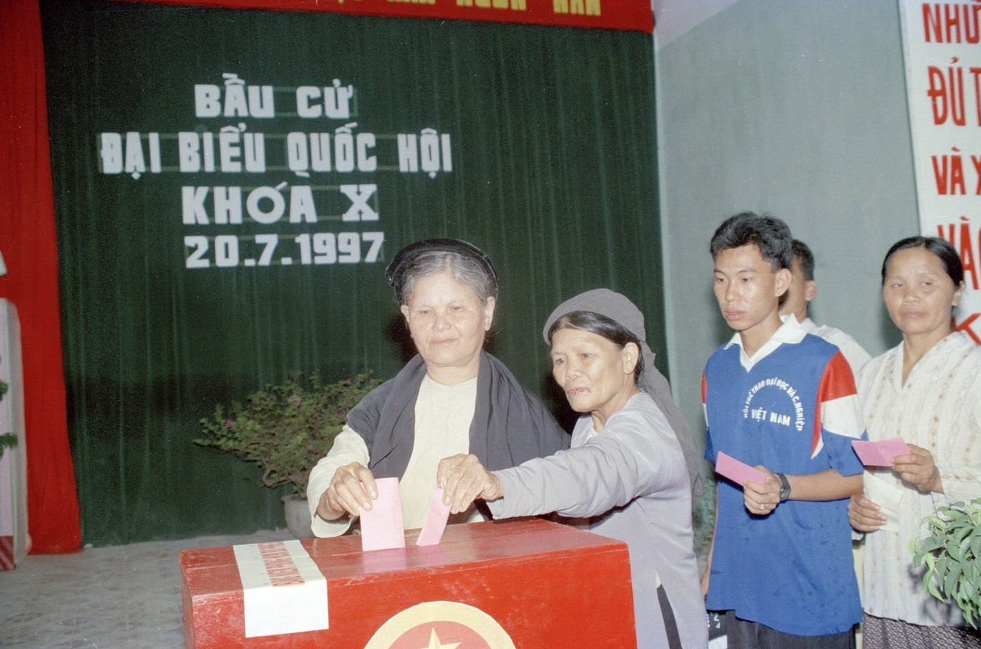 anh-bau-cu-quoc-hoi-khoa-x.jpg