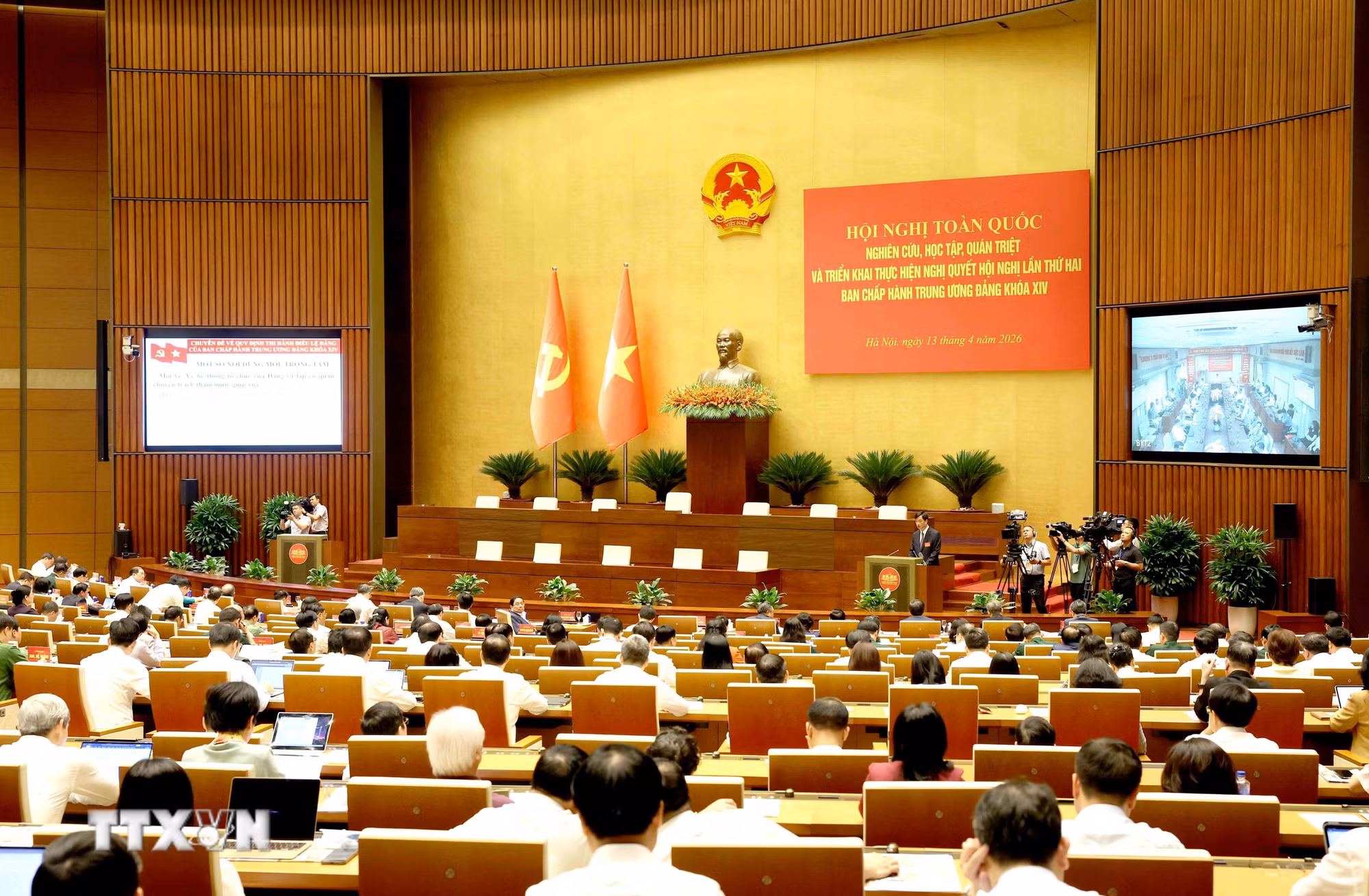ttxvn-hoi-nghi-toan-quoc-quan-triet-va-trien-khai-nghi-quyet-trung-uong-ii-khoa-xiv-6.jpg
