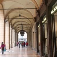 Muôn vẻ mái vòm tại Bologna. (Ảnh: Dương Hoa/TTXVN)