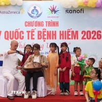 Một tiết mục văn nghệ có sự tham gia của các bệnh nhi mắc bệnh hiếm. (Ảnh: Đinh Hằng/TTXVN)
