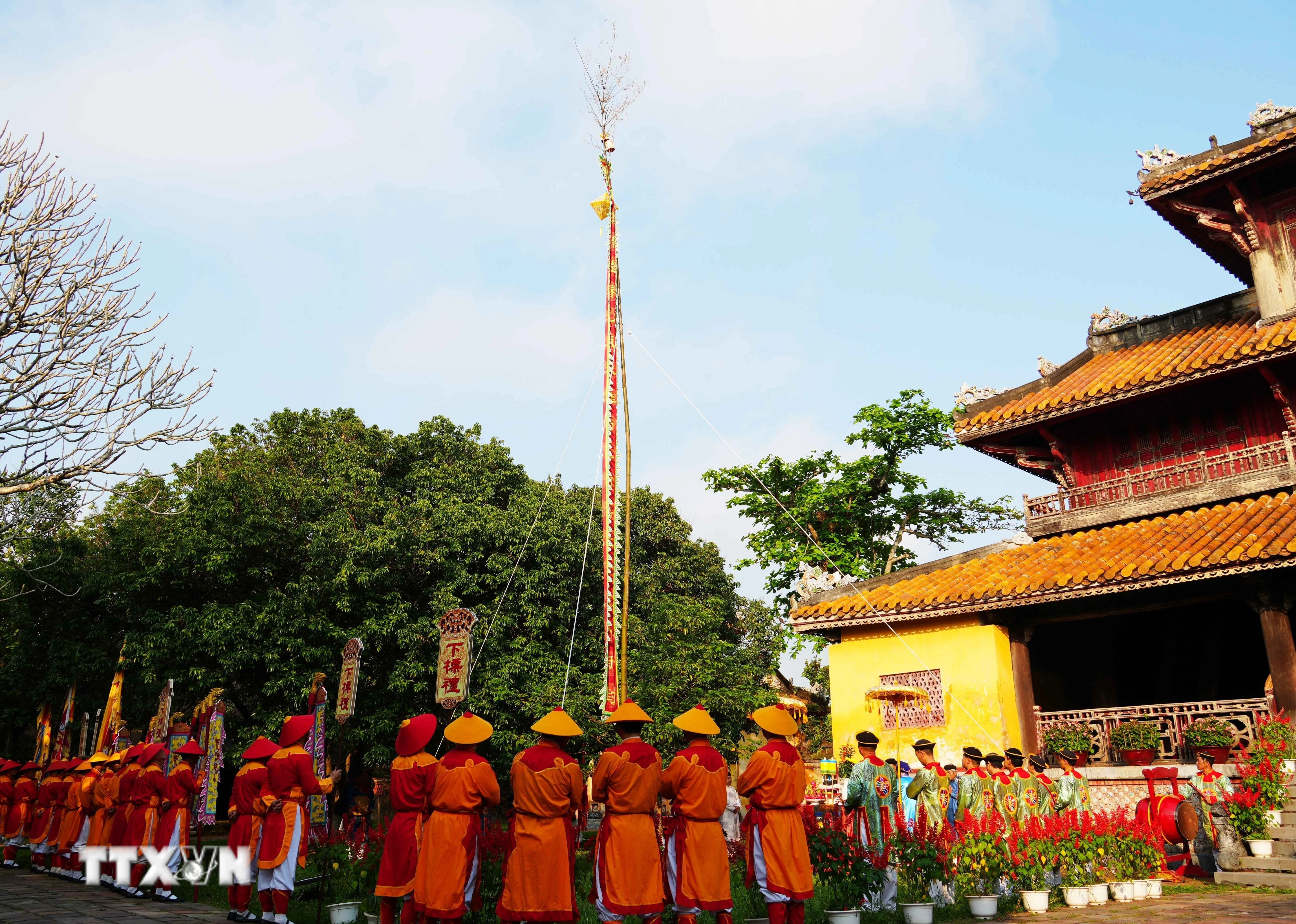 Lễ Hạ Nêu kết thúc Tết Nguyên đán tại Đại Nội Huế