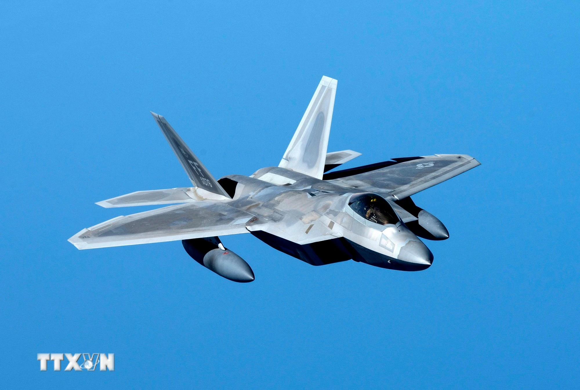 Mỹ Điều Động Thêm 6 Tiêm Kích Tàng Hình F-22 Tới Trung Đông, Tăng Cường Sức Mạnh