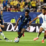 Brazil khiến Haiti (áo trắng) trở thành đội đầu tiên bị loại ở World Cup 2026. (Ảnh: AFP/TTXVN)