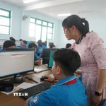 Hà Nội đặt mục tiêu 50% trường phổ thông ứng dụng AI vào năm 2030. (Ảnh minh họa: Thu Hoài/TTXVN)