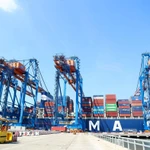 Cảng quốc tế Gemalink nằm trong cụm cảng Cái Mép-Thị Vải thường xuyên đón các tàu mẹ siêu trọng từ nhiều nơi trên thế giới. (Ảnh: Hồng Đạt/TTXVN)