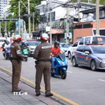 Cảnh sát làm nhiệm vụ trên đường phố ở Bangkok, Thái Lan. (Ảnh minh họa: THX/TTXVN)
