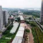 Gói thầu XL3 đường Vành đai 3 Thành phố Hồ Chí Minh, đoạn phường Long Bình hiện đạt 80% khối lượng. (Ảnh: Hồng Đạt/TTXVN)