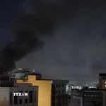 Khói bốc lên sau cuộc không kích của Israel tại Tehran, Iran, ngày 7/3/2026. (Ảnh: THX/TTXVN)