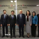 Phó Thủ tướng Thường trực Chính phủ Nguyễn Hòa Bình và ông Vương Thụy Kiệt cùng các đại biểu dự buổi hội kiến. (Ảnh: TTXVN phát)