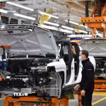 Dây chuyền sản xuất ô tô tại nhà máy của General Motors ở Detroit, Michigan (Mỹ). (Ảnh: AFP/TTXVN)
